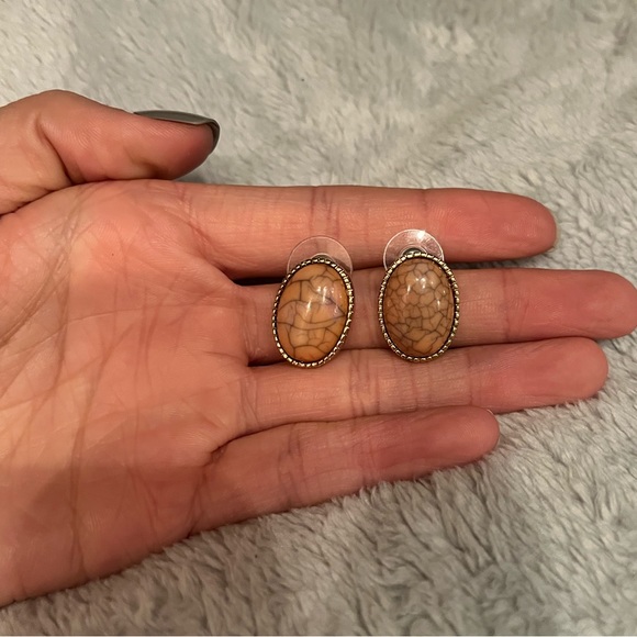 Ear stud - Picture 2 of 3